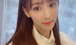 网红女孩子吃瓜,网红女孩的甜蜜吃瓜时光