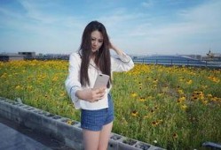 娱乐吃瓜美女模特,揭秘吃瓜美女模特的时尚传奇